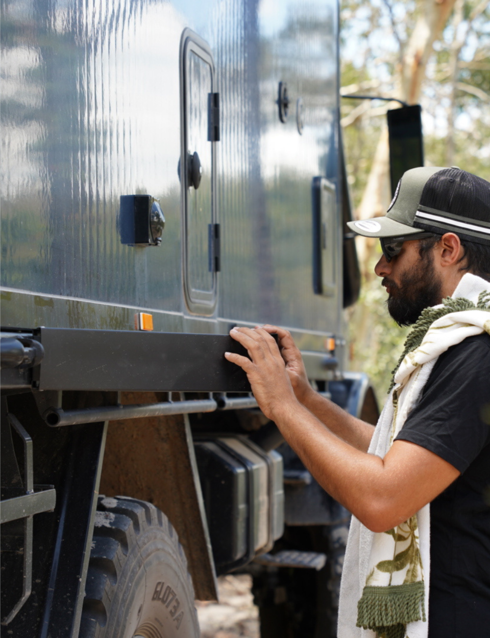 RV/Caravan Mounted Drying Rack - Foldable Indoor and Outdoor